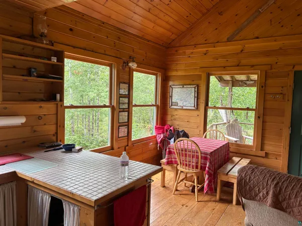 $285,000 | Xxxxx Xxxxx White Iron Lake, Ely, MN 55731