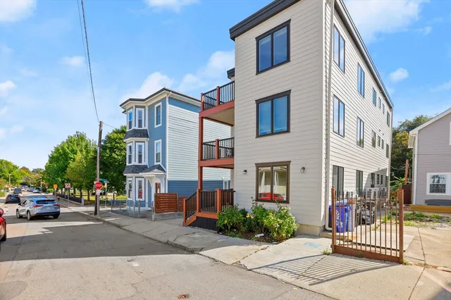 $3,200 | 42 Dennis Street, Unit 3, Boston, MA 02119