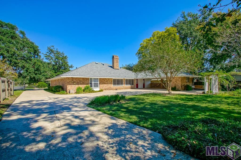 9132 Tallyho Avenue Baton Rouge, LA 70806 - Photo 2 of 41 extra parking with long