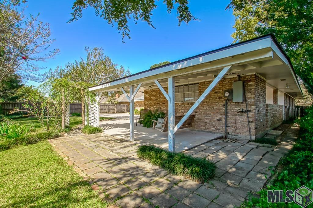 9132 Tallyho Avenue Baton Rouge, LA 70806 - Photo 3 of 41 Private back patio area