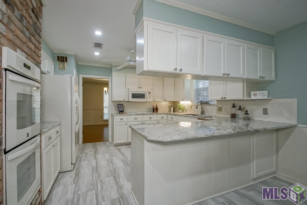 9132 Tallyho Avenue Baton Rouge, LA 70806 - Photo 5 of 41 Kitchen updated 2019