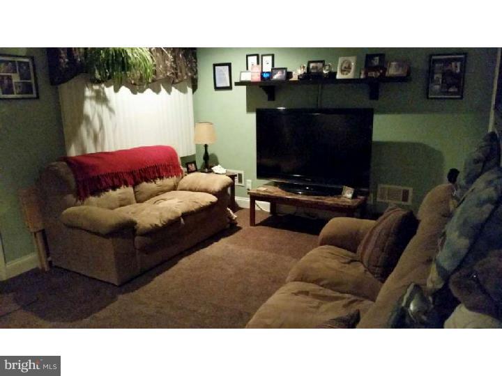 28 Churchill Road Cherry Hill, NJ 08034 - Photo 3 of 22 Living Room