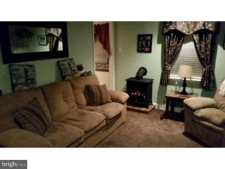 28 Churchill Road Cherry Hill, NJ 08034 - Photo 4 of 22 Living Room