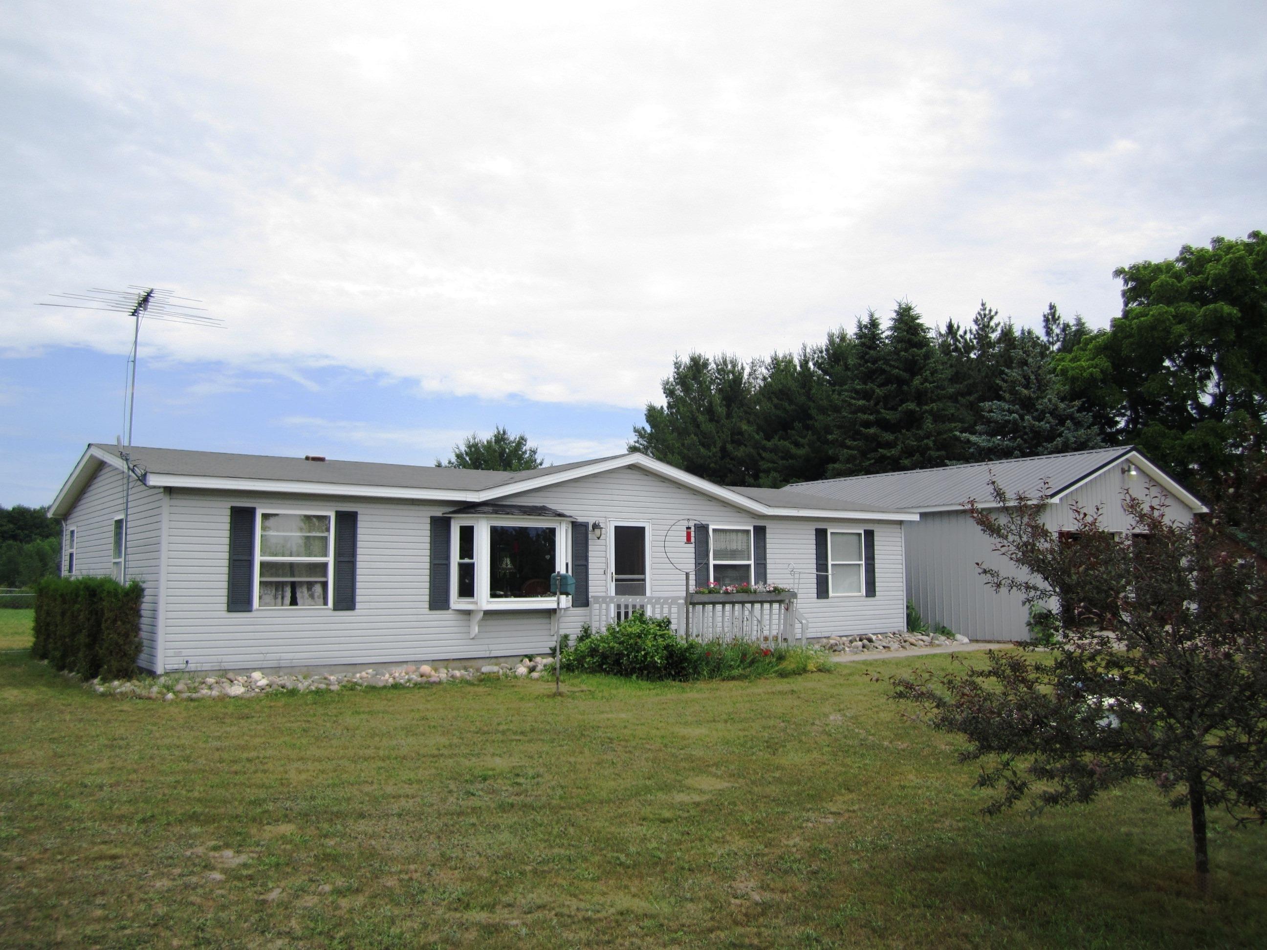 10680 Rogers Road Alanson, MI 49706 - Photo 2 of 21 Gallery Image 2