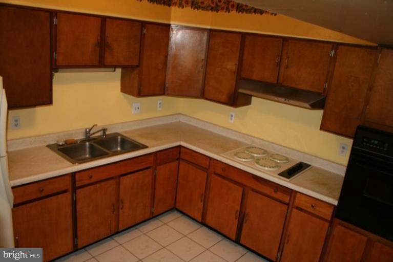 1104 Utterback Store Road Great Falls, VA 22066 - Photo 4 of 8 Kitchen