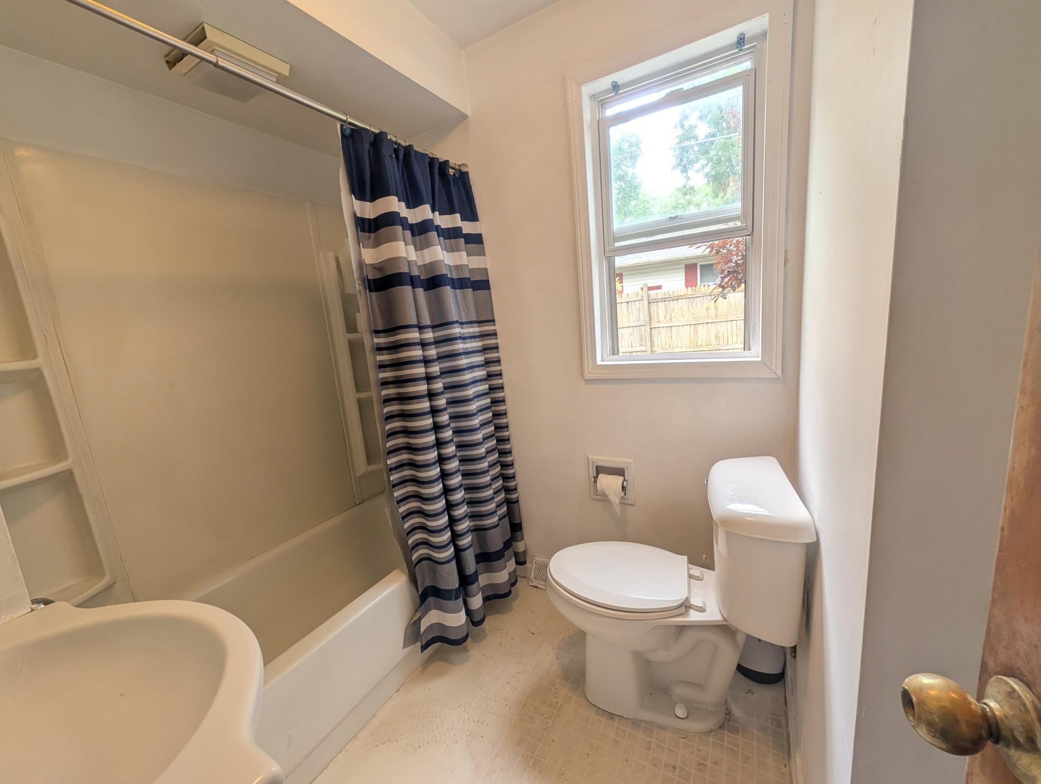 1416 Blodgett Lane Delavan, WI 53115 - Photo 11 of 16 Full Bath