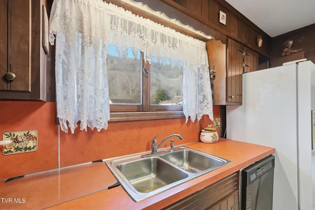 $329,000 | 5831 Powell Valley Road, Big Stone Gap, VA 24219