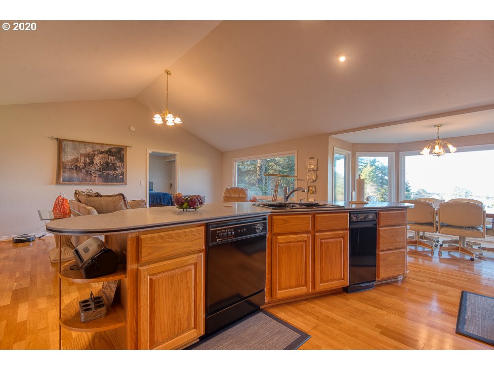 63198 Ocean View Road Coos Bay, OR 97420 - Photo 9 of 31 Gallery Image 9