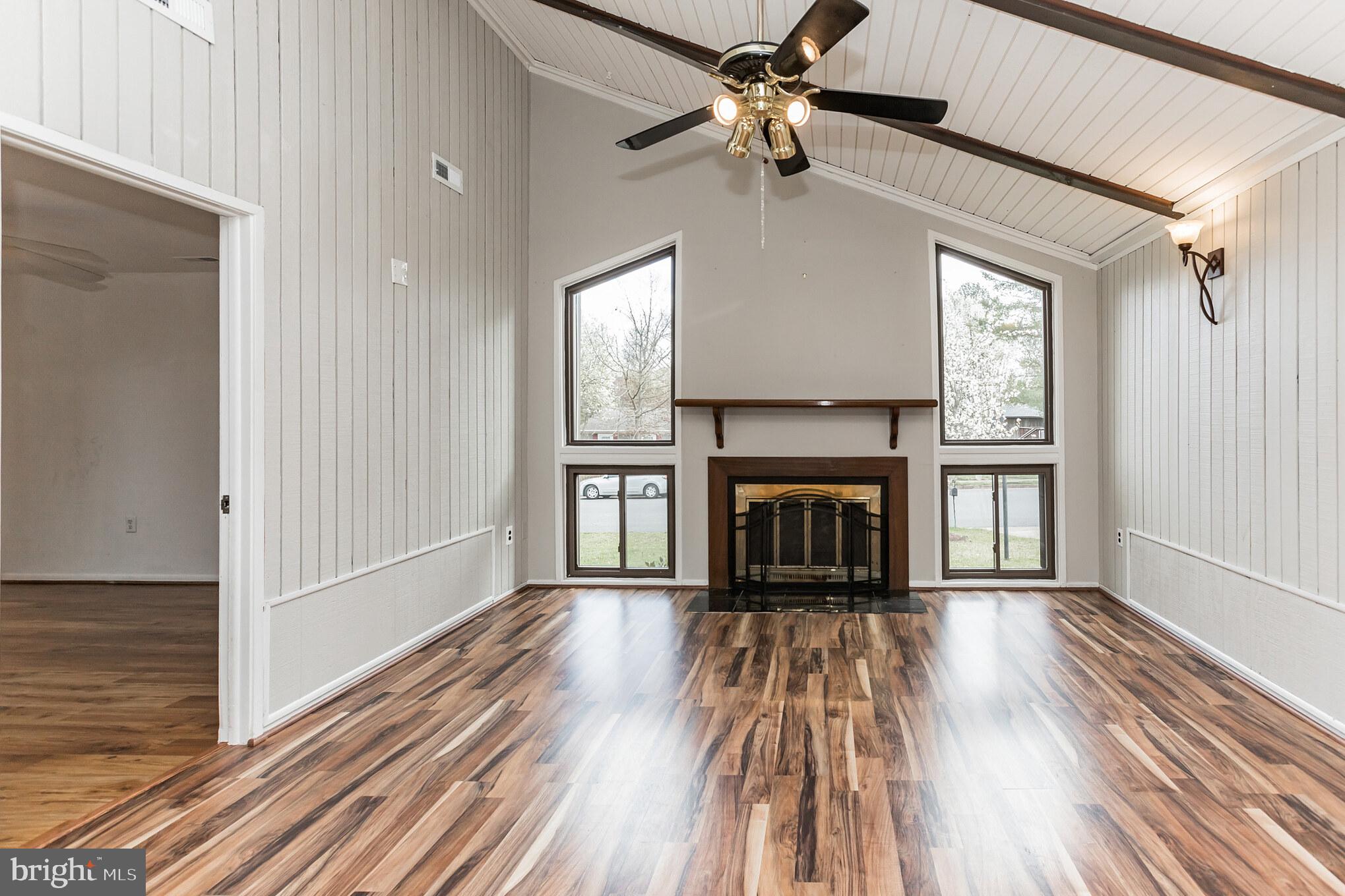 176 Magnolia Road Sterling, VA 20164 - Photo 3 of 41 Gallery Image 3