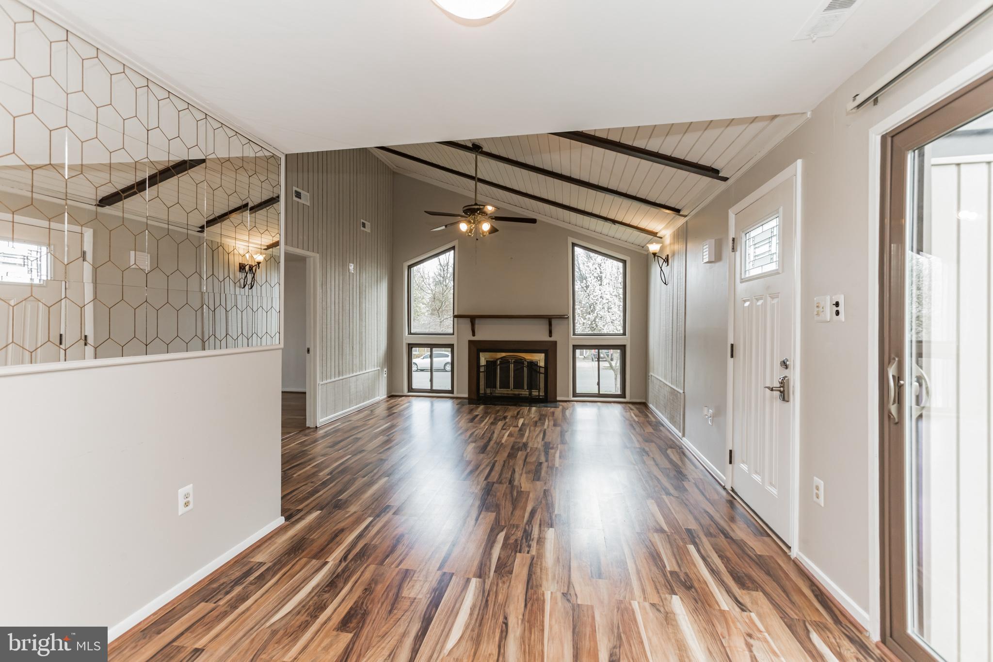 176 Magnolia Road Sterling, VA 20164 - Photo 4 of 41 Gallery Image 4