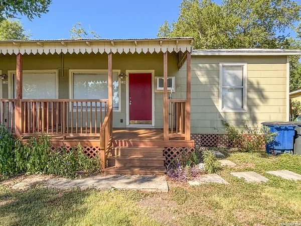 $1,000 | 124 South Krueger Avenue, New Braunfels, TX 78130
