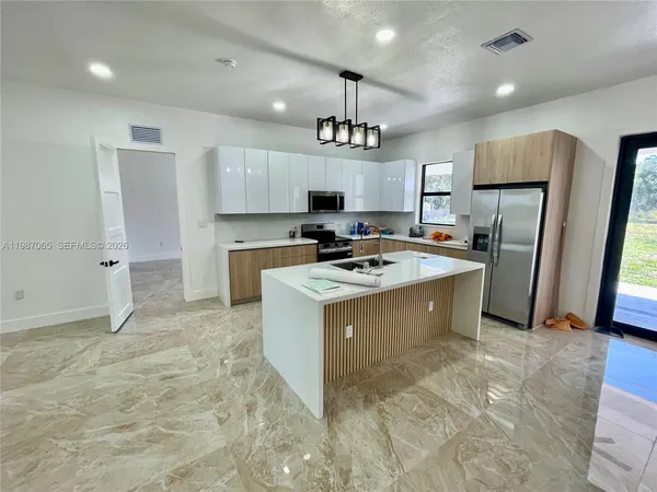 $2,500 | 435 North Quebrada Street, Clewiston, FL 33440