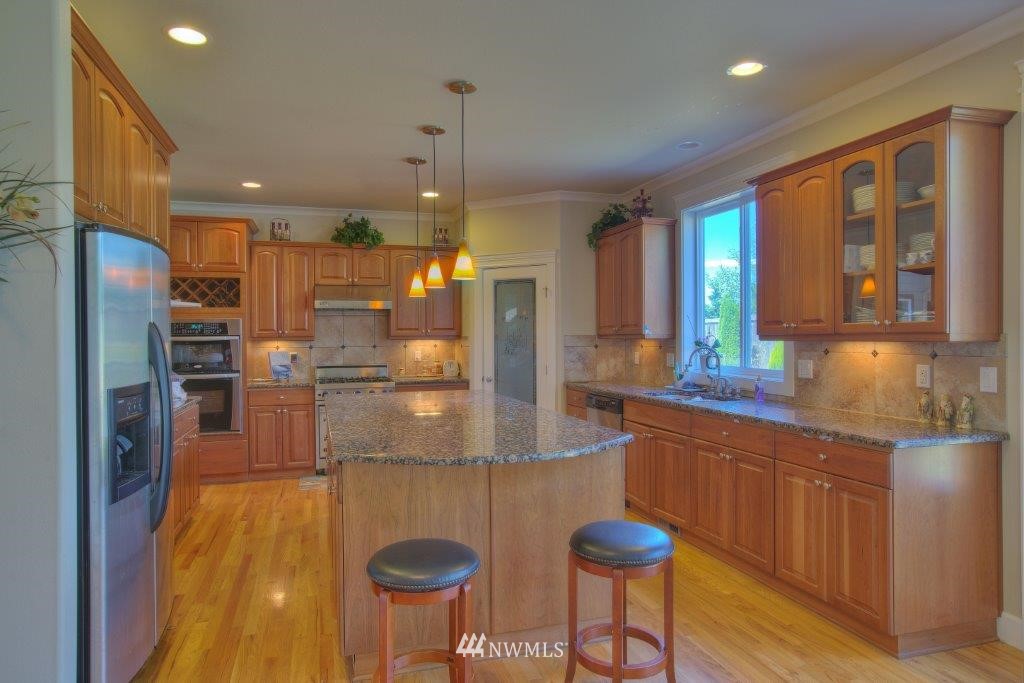6112 Northeast 3rd Court Renton, WA 98059 - Photo 4 of 10