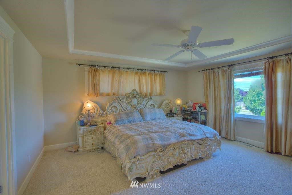6112 Northeast 3rd Court Renton, WA 98059 - Photo 5 of 10