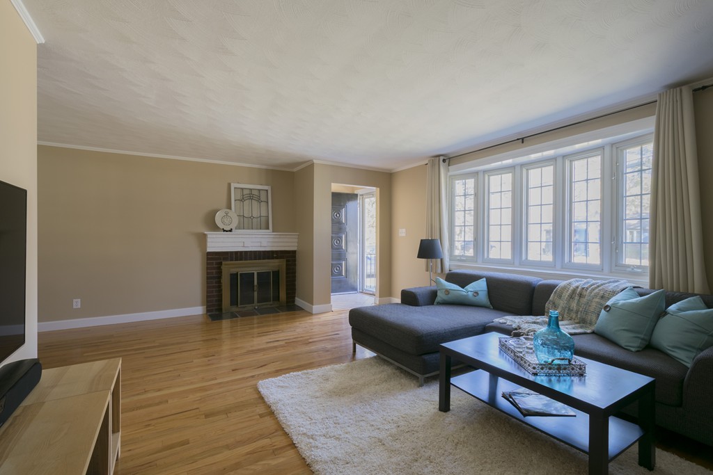 98 Page Road Bedford, MA 01730 - Photo 4 of 30 Gallery Image 4