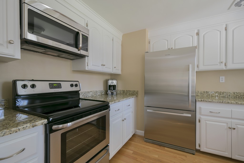 98 Page Road Bedford, MA 01730 - Photo 10 of 30 Gallery Image 10