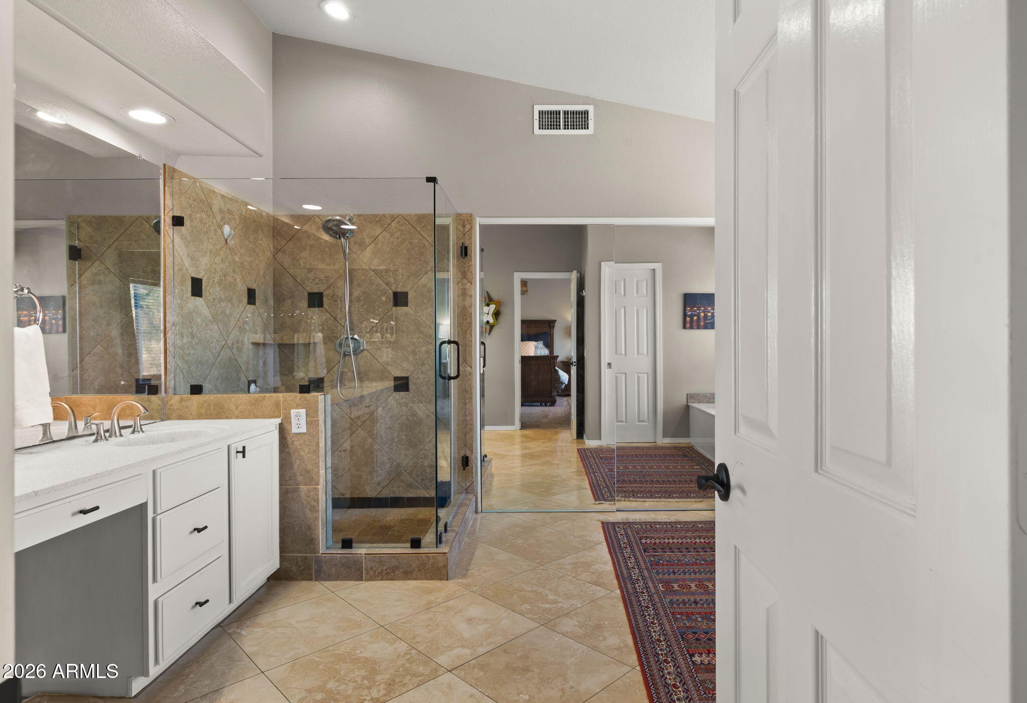 918 West Kathleen Road Phoenix, AZ 85023 - Photo 18 of 40 Primary Bathroom with Walk-In Closet