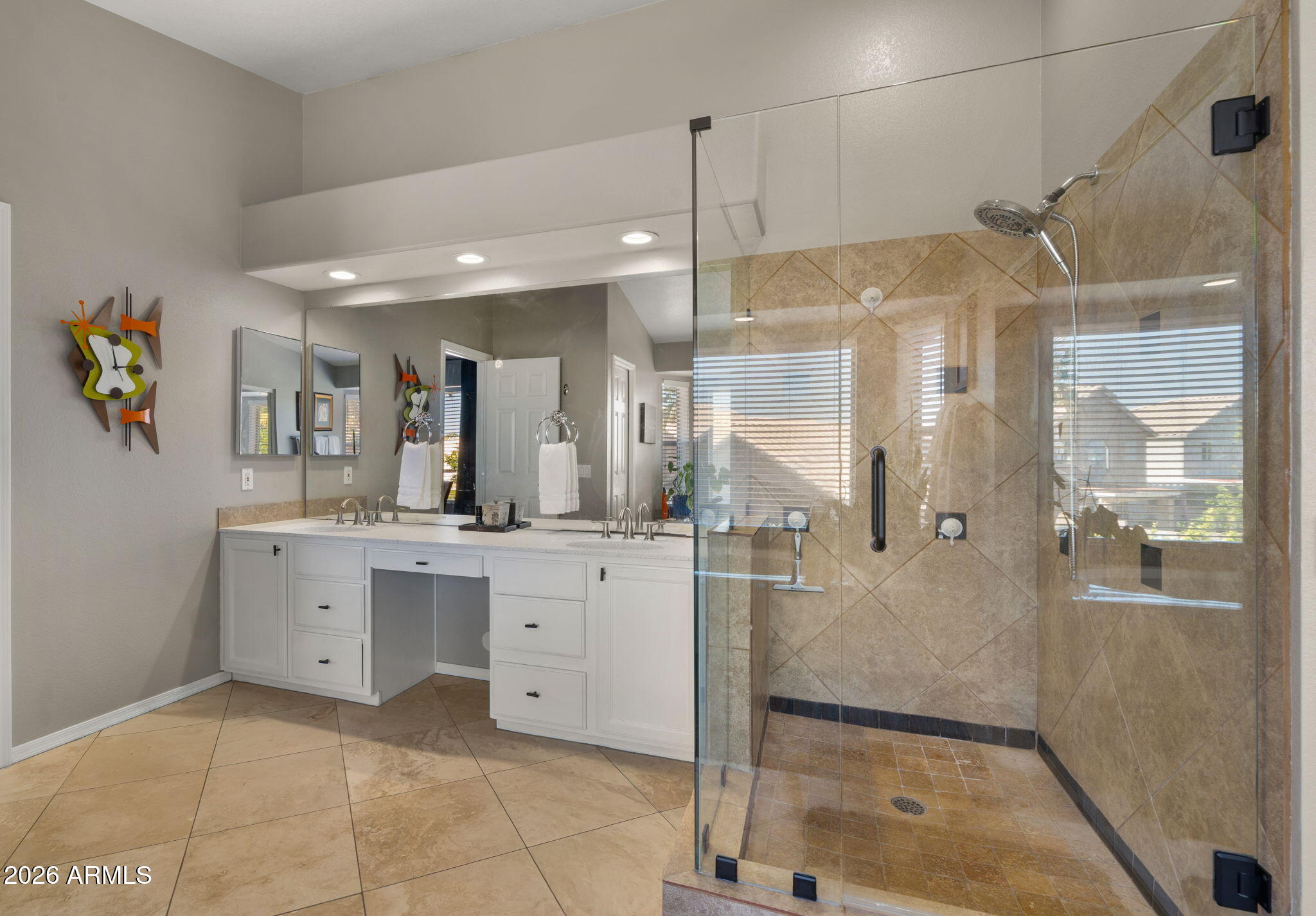 918 West Kathleen Road Phoenix, AZ 85023 - Photo 19 of 40 Dual Vanities