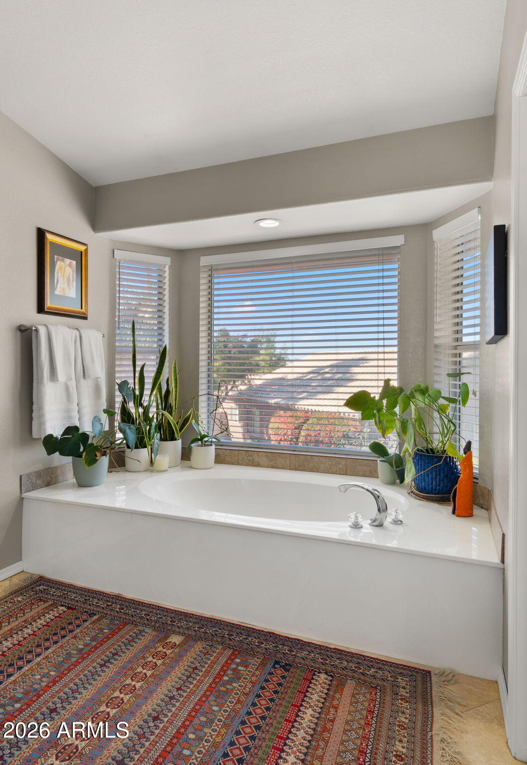 918 West Kathleen Road Phoenix, AZ 85023 - Photo 21 of 40 Large Soaking Tub