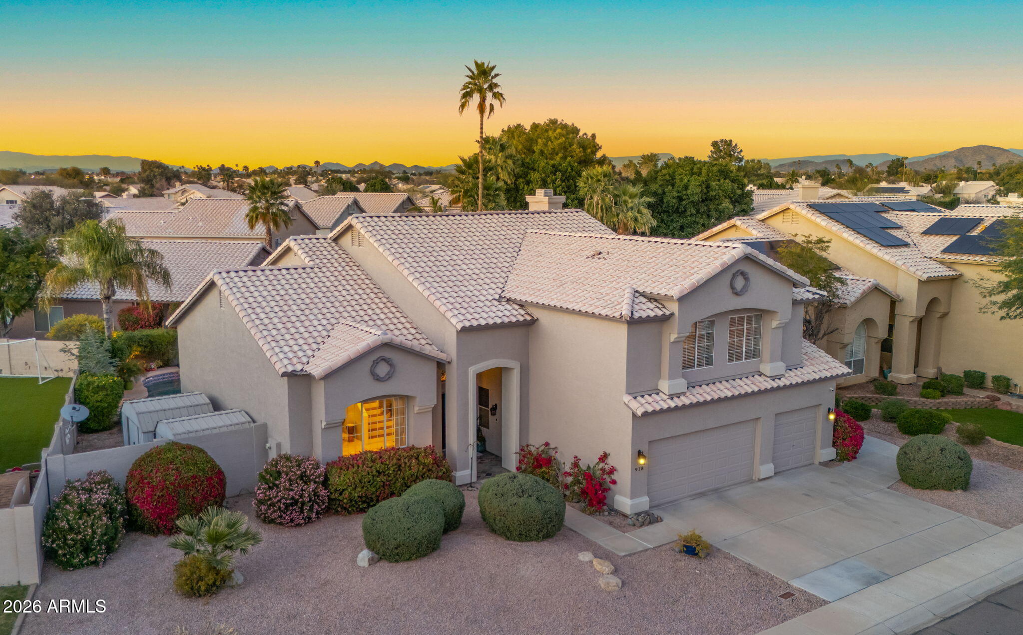 918 West Kathleen Road Phoenix, AZ 85023 - Photo 2 of 40 3 Car Garage