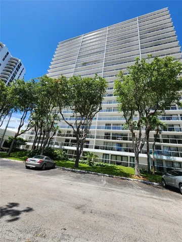 $2,890 | 3701 North Country Club Drive, Unit 2204, Aventura, FL 33180