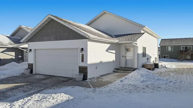 $324,900 | 7360 20th Street South, Fargo, ND 58104