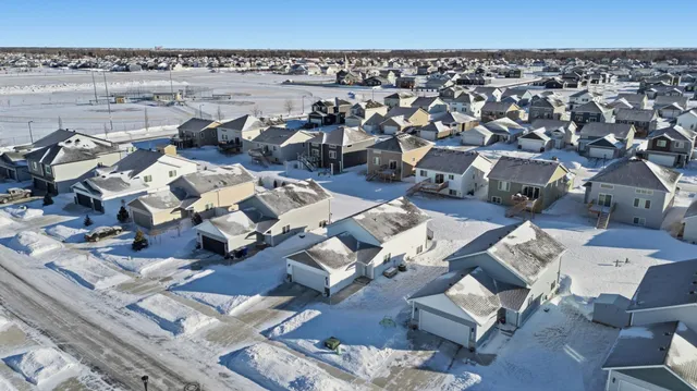 $324,900 | 7360 20th Street South, Fargo, ND 58104