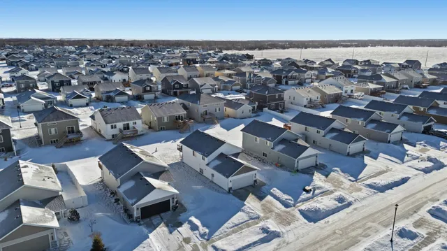 $324,900 | 7360 20th Street South, Fargo, ND 58104