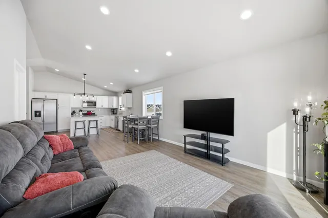 $324,900 | 7360 20th Street South, Fargo, ND 58104