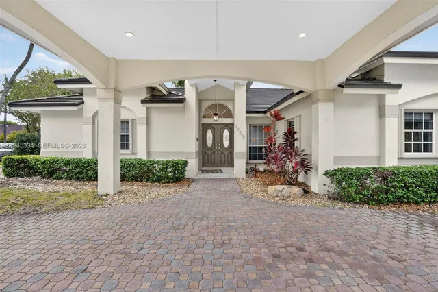 a view of a house with porch