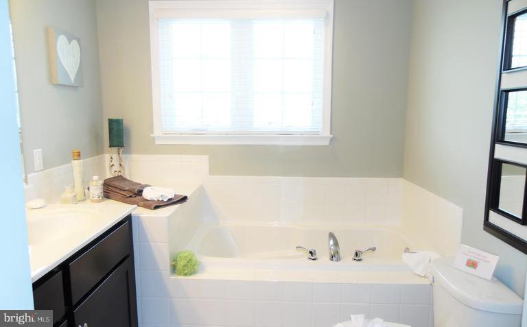 432 Rumbling Rock Road Hedgesville, WV 25427 - Photo 15 of 22 Soaking Tub *Similar Homes Under Construction*