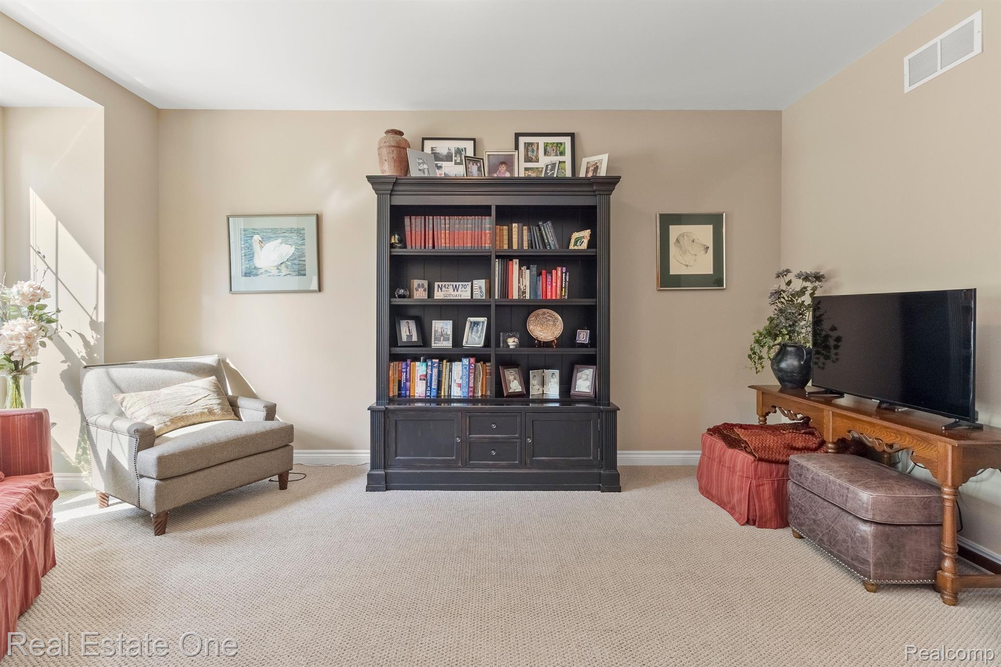 1075 Hampshire Court Rochester, MI 48307 - Photo 10 of 62 Gallery Image 10