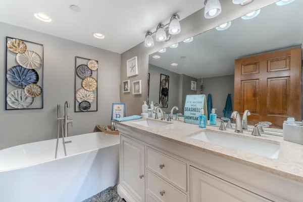 $425,000 | 1545 Arboretum Drive, Unit 201, Oshkosh, WI 54901