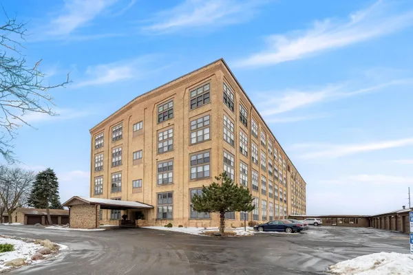 $425,000 | 1545 Arboretum Drive, Unit 201, Oshkosh, WI 54901