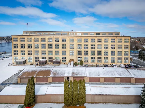 $425,000 | 1545 Arboretum Drive, Unit 201, Oshkosh, WI 54901