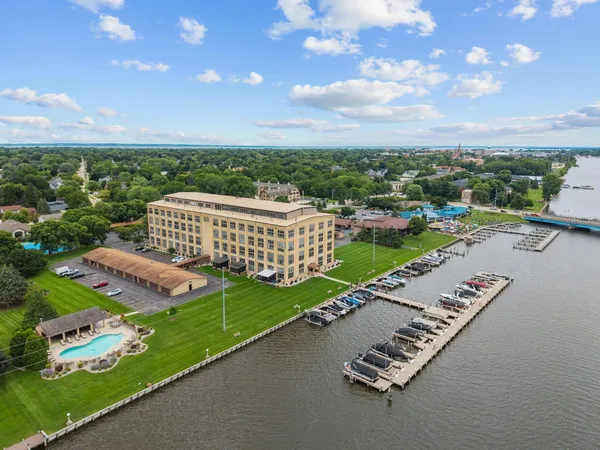 $425,000 | 1545 Arboretum Drive, Unit 201, Oshkosh, WI 54901