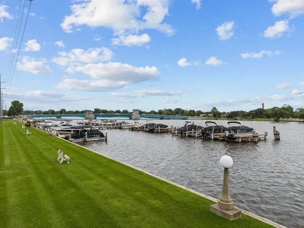 $425,000 | 1545 Arboretum Drive, Unit 201, Oshkosh, WI 54901