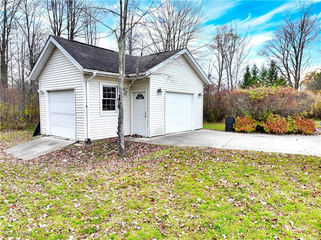17161 Burrows Road Thompson, OH 44086 - Photo 37 of 48 View of garage