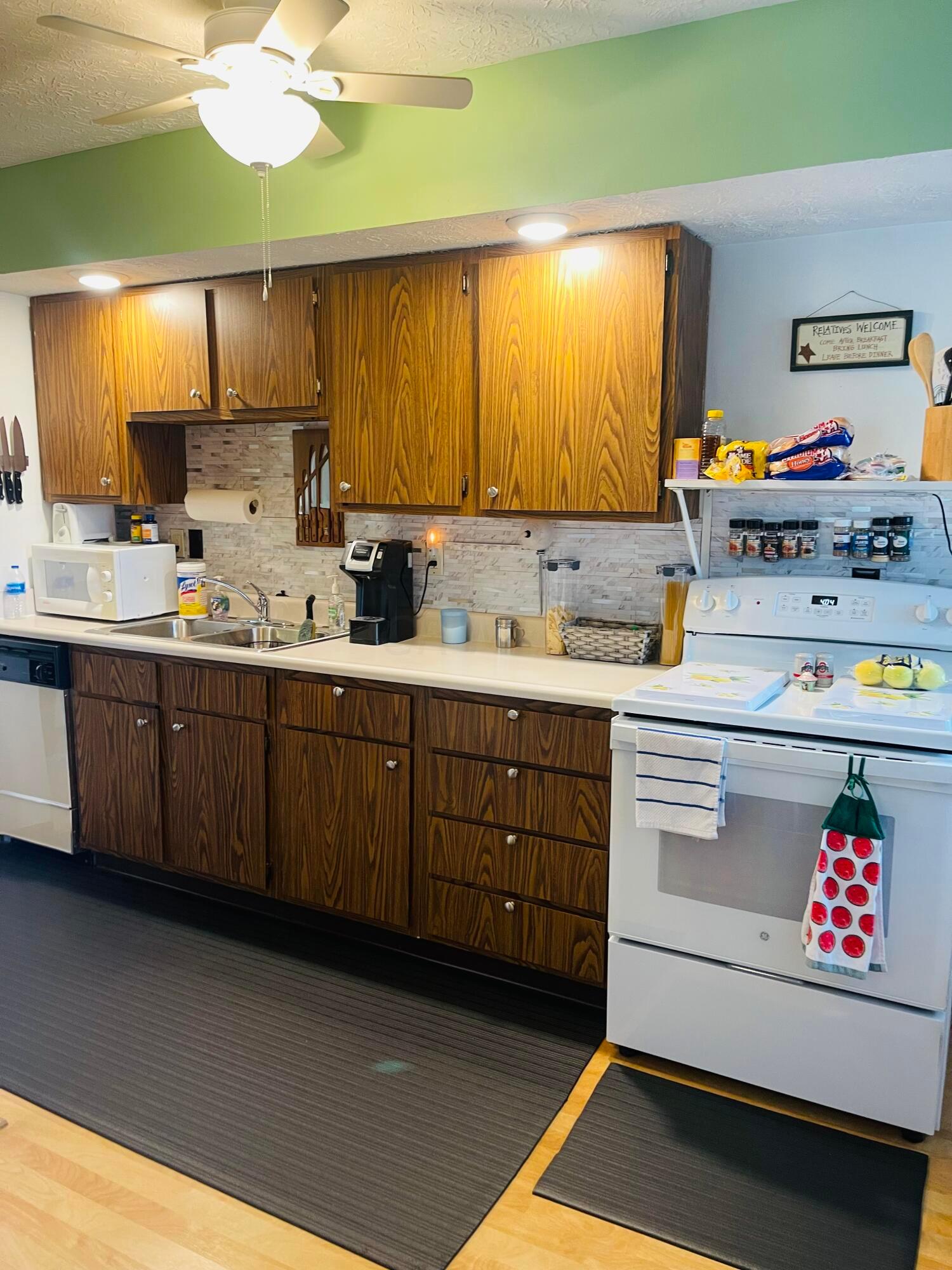 5112 Edgeview Road Columbus, OH 43207 - Photo 6 of 29 IMG_7272
