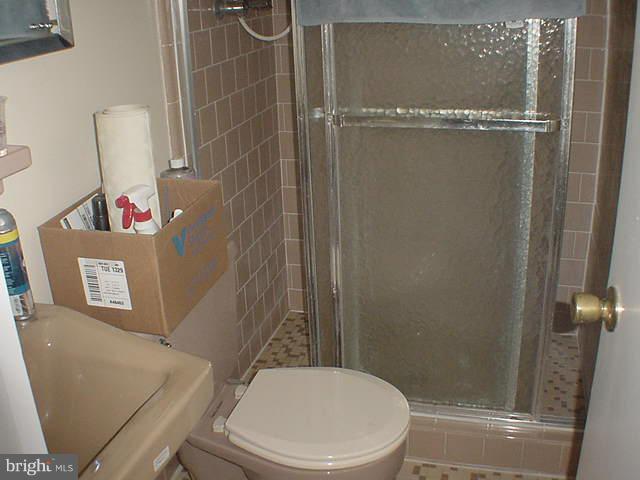 13208 Hathaway Drive Silver Spring, MD 20906 - Photo 16 of 24 Bath (Master)