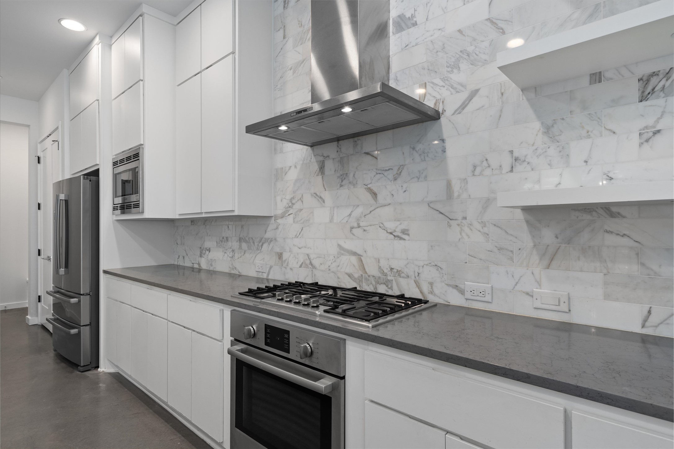 1107 Taulbee Lane, Unit B Austin, TX 78757 - Photo 6 of 37 Modern kitchen