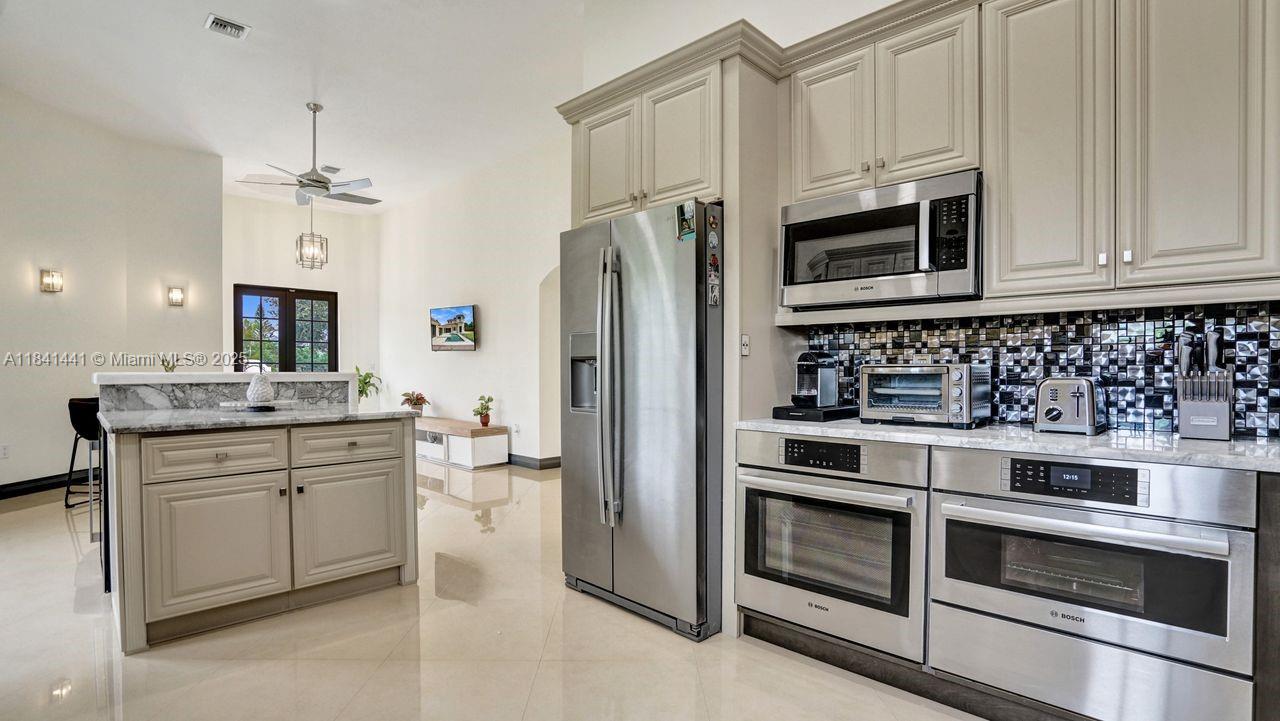 3311 Southwest 118th Terrace Davie, FL 33330 - Photo 13 of 95