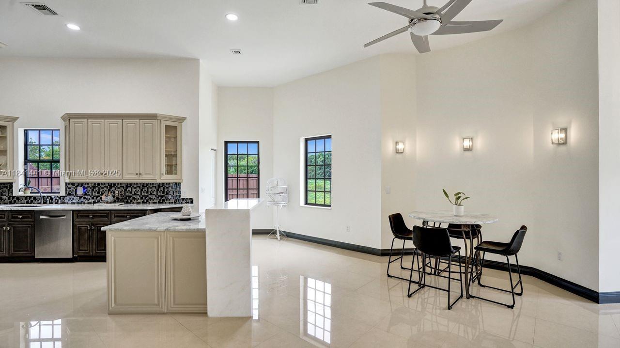 3311 Southwest 118th Terrace Davie, FL 33330 - Photo 25 of 95