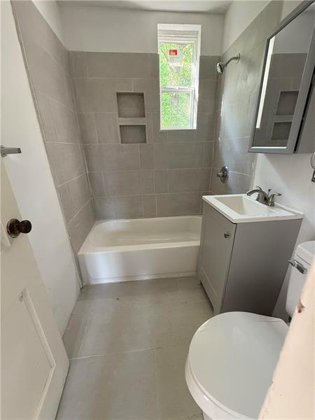 2701 Lincoln Avenue Clairton, PA 15025 - Photo 3 of 10 a bathroom with a toilet sink and bathtub