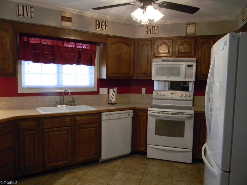 681 Ridgeway Lane Lexington, NC 27295 - Photo 3 of 24 Gallery Image 3