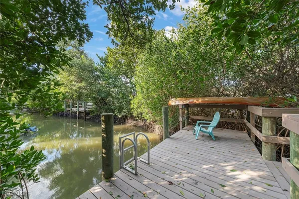 $349,000 | 561 Periwinkle Way, Unit E4, Sanibel, FL 33957