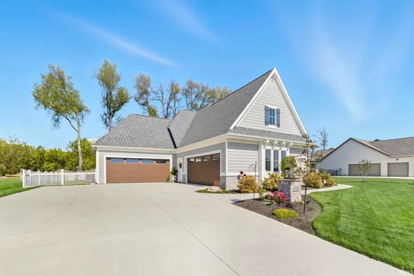 $869,900 | 976 Cascata Trail, Huntertown, IN 46748