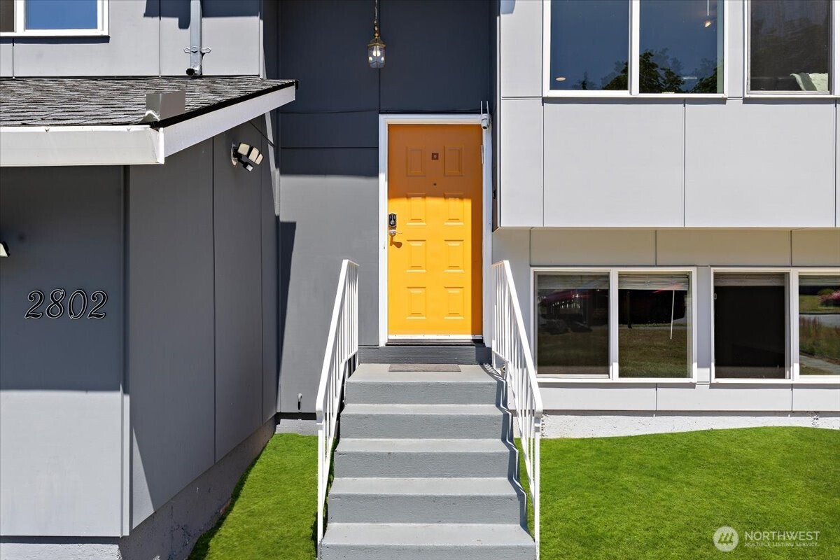 2802 Northeast 23rd Place Renton, WA 98056 - Photo 2 of 26