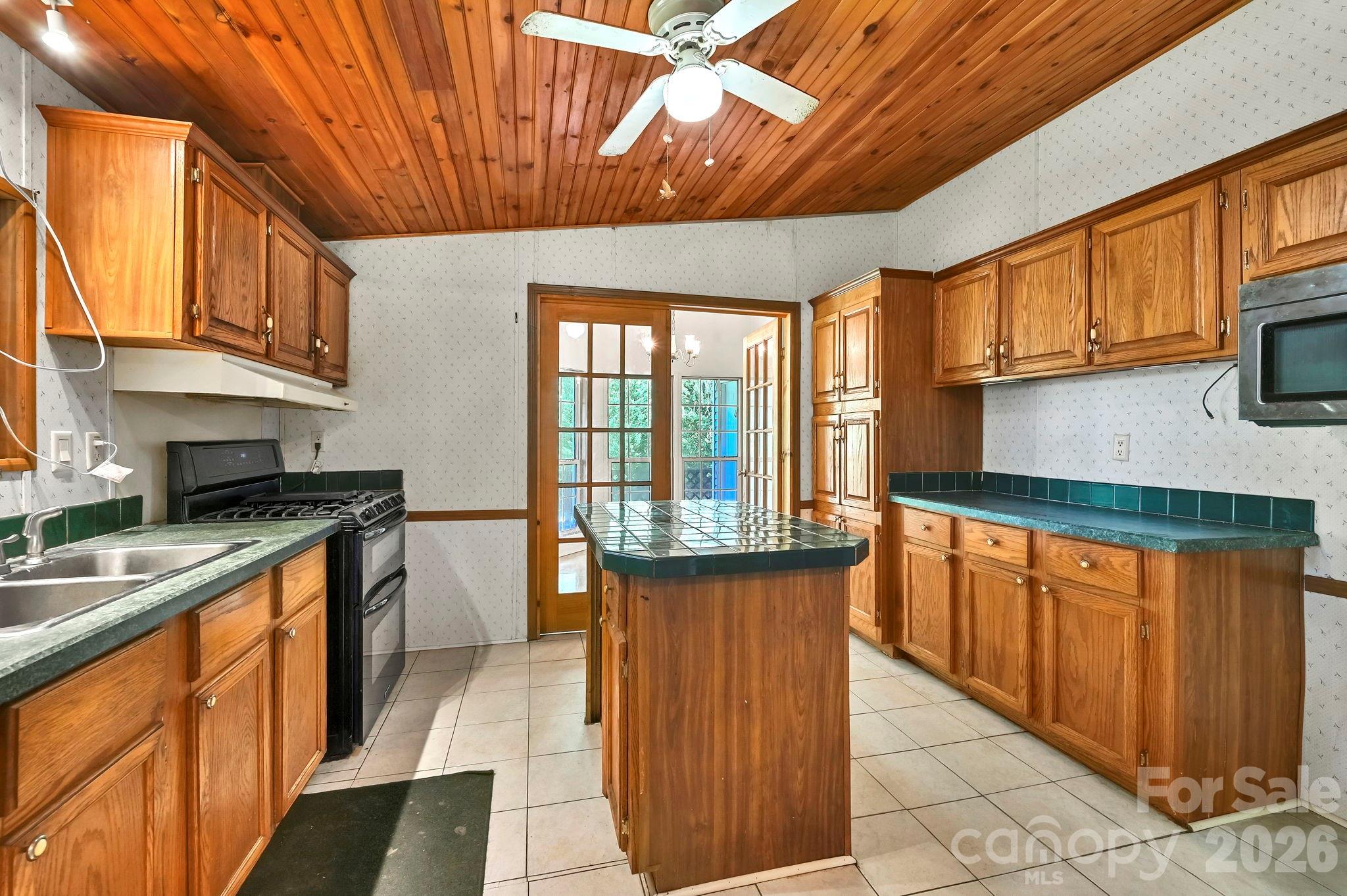 284 Paul Gosnell Road Marshall, NC 28753 - Photo 8 of 23