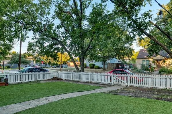 $1,950 | 415 A Marietta Street, Denton, TX 76201